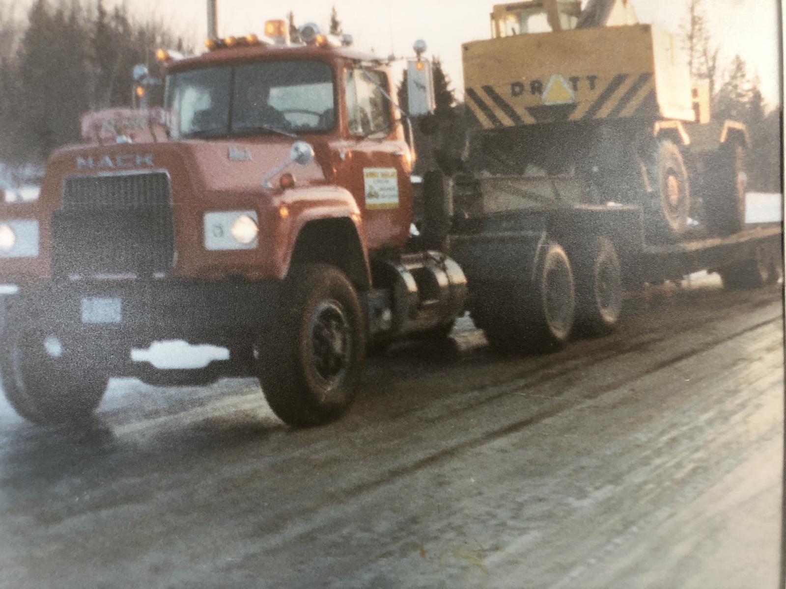 Camion Mack et Drott 40 en 1979